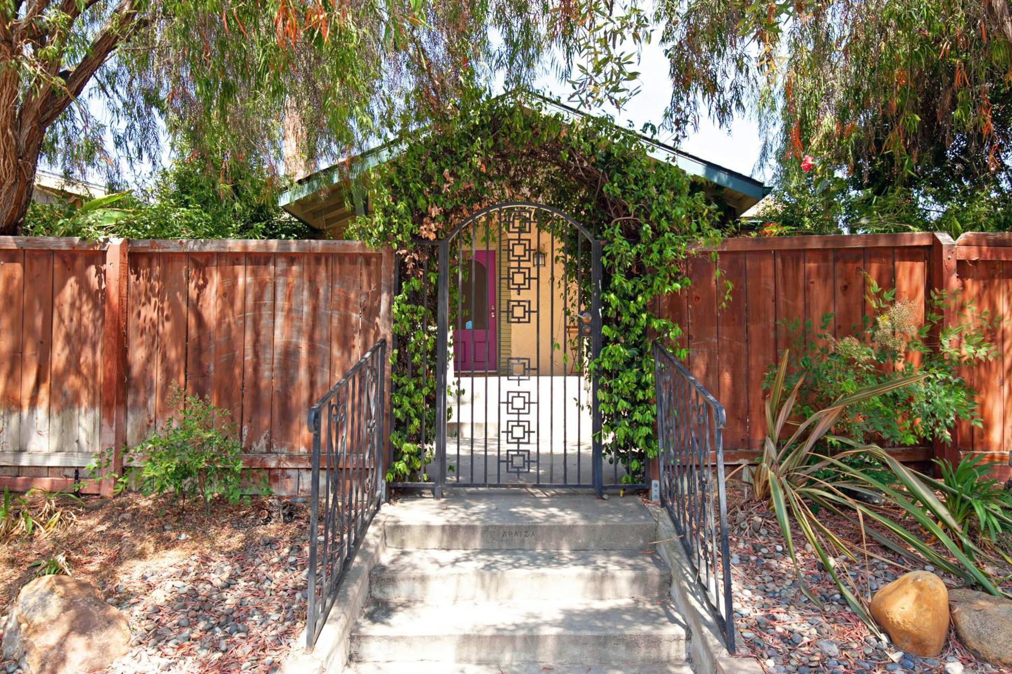 Hillcrest 3 Bedroom Charming Private By Shops & Restaurants Holiday home *