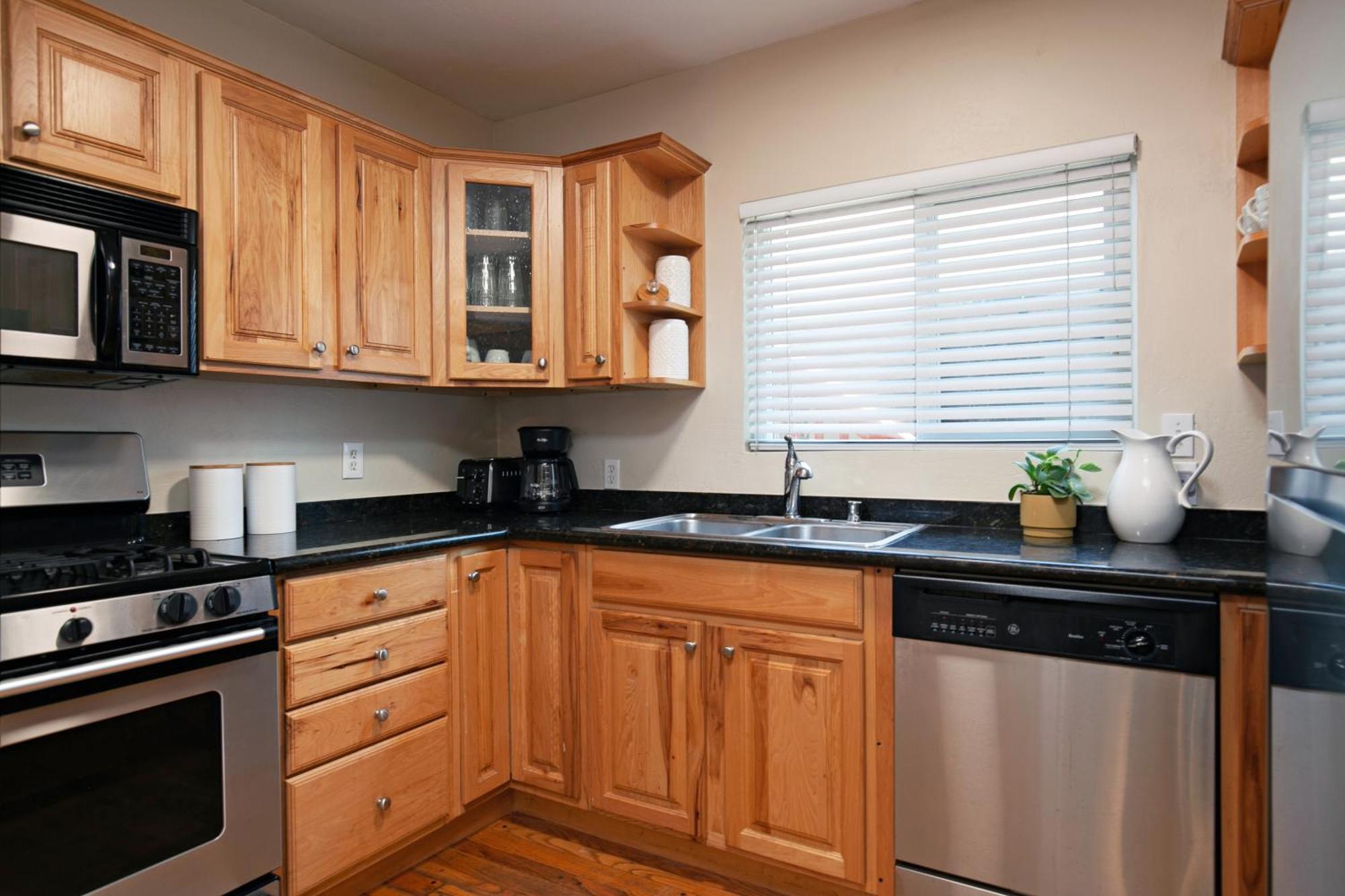 Hillcrest 3 Bedroom Charming Private By Shops & Restaurants *